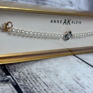 Anne Klein Bracelet In Pearls And Gold Cover, New In Box